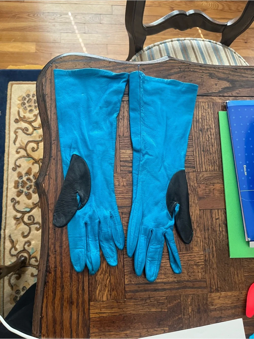 Vintage 80s Turquoise Leather Gloves with silk lining